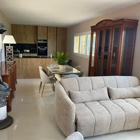 Premium 2 Palau Saverdera